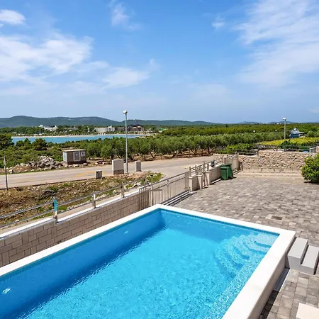 דירה Amazing In *