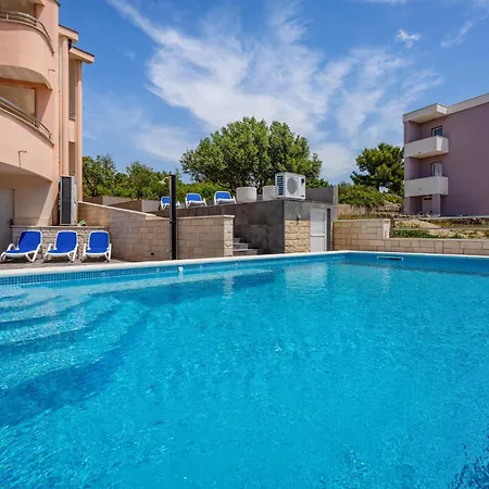 Appartement In With House Sea View