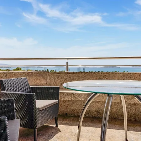 In With House Sea View Appartement Šibenik
