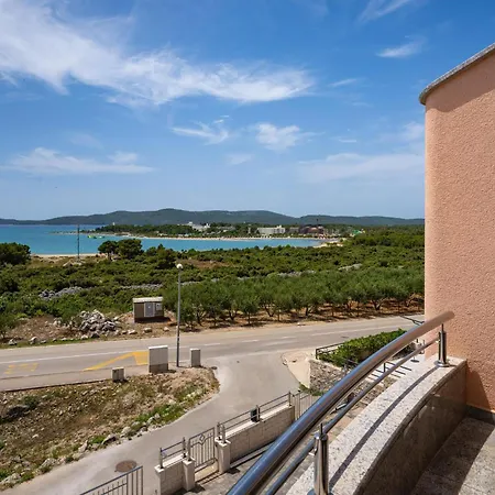 Appartement In With House Sea View
